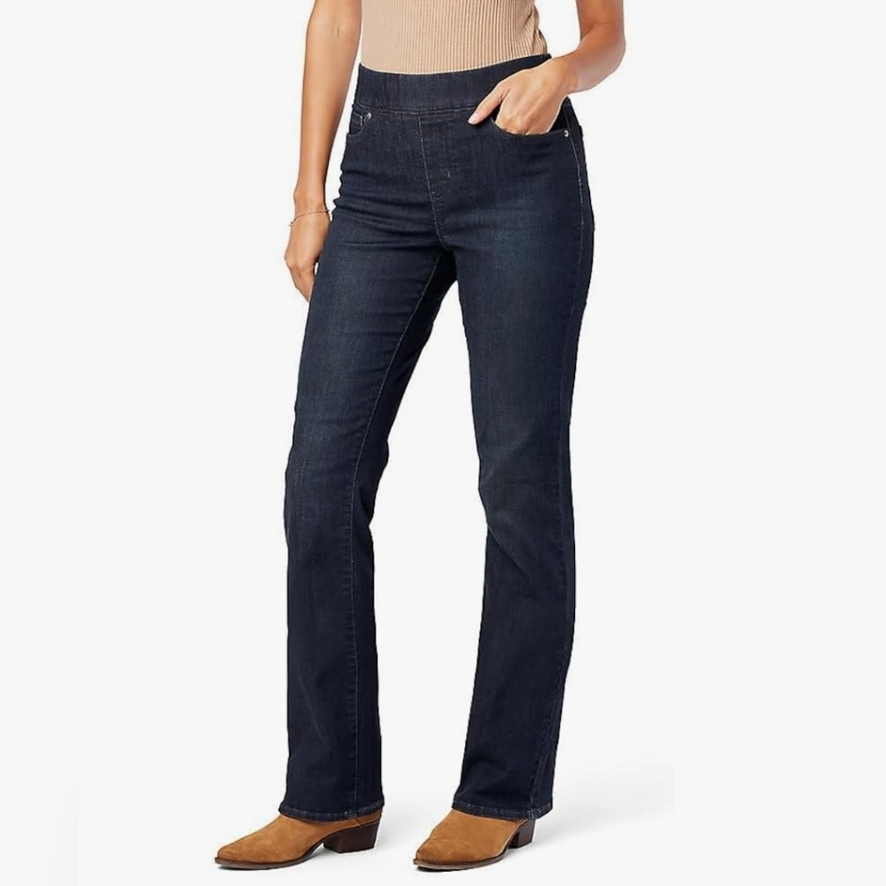 Levi Strauss Gold Label Women’s Totally Shaping Pull-On Bootcut Jeans – 16L W33